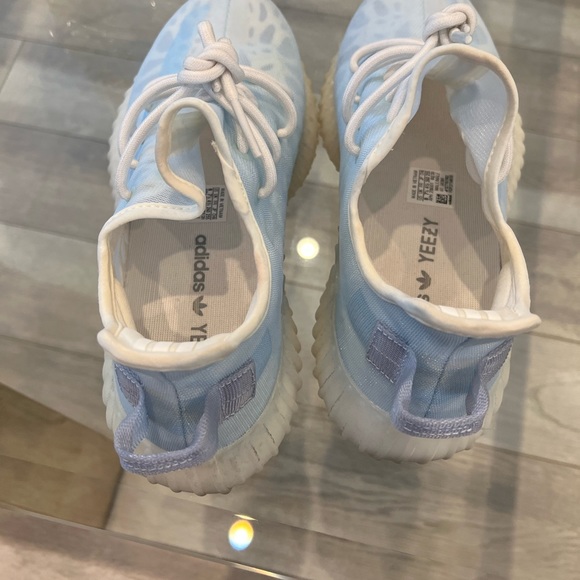 adidas Yeezy
YEEZY Boost 350 V2 "Mono Ice" sneakers - Picture 2 of 3
